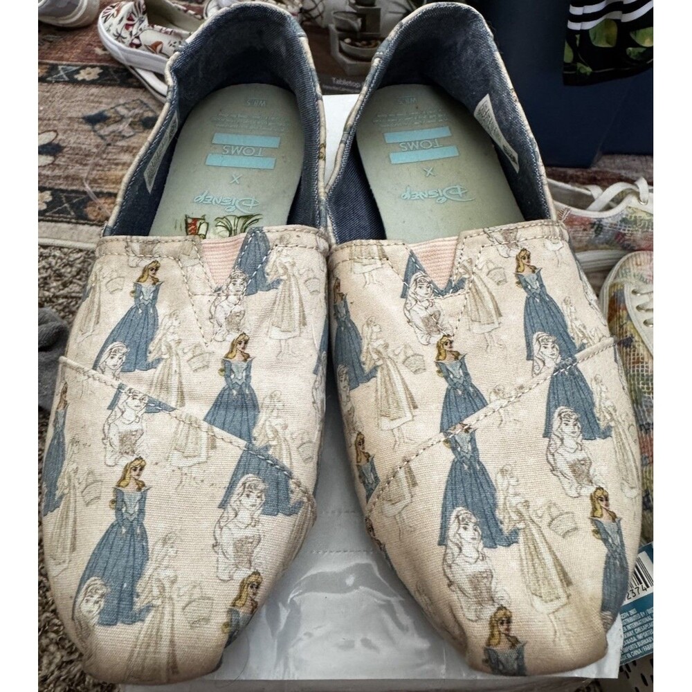 EUC TOMS x Disney Princess Aurora Sleeping Beauty Blue Women Sz 8.5